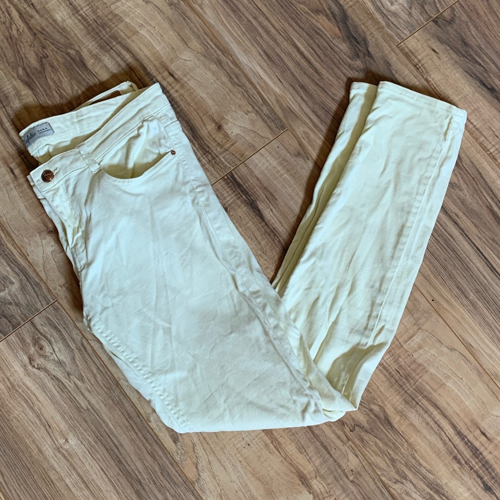 ZARA Jeans Trafaluc in Light Yellow